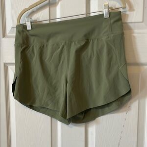 Athleta run with it 4.5 inch short, olive green, size medium